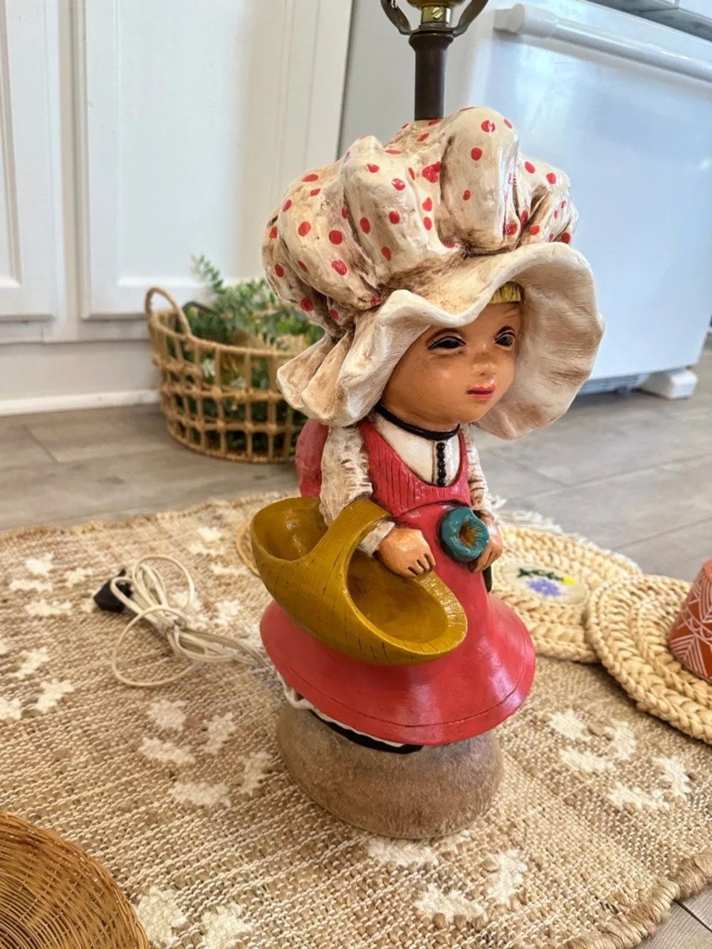 Vintage 1975 Ceramic Bonnet Girl table Lamp Holly Hobby Like Cottage Home Accent